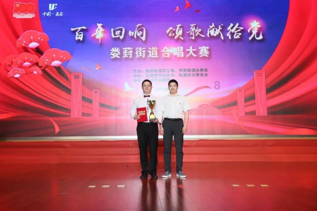 微博之夜娜扎放飞自我？胸前仅靠两根布条遮羞，网友：太大胆了！